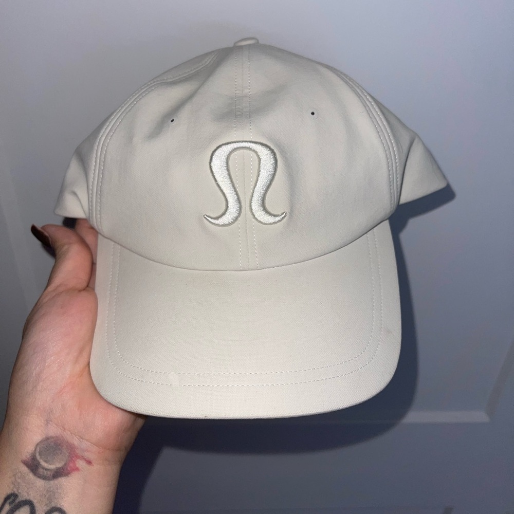 Cute lulu hat!
